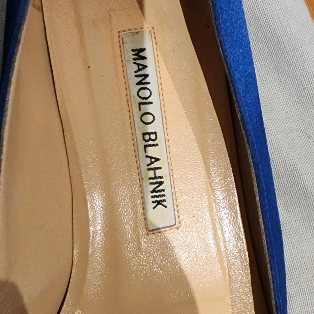 Manolo Blahnik Blue Satin Flats - Picture 4 of 6